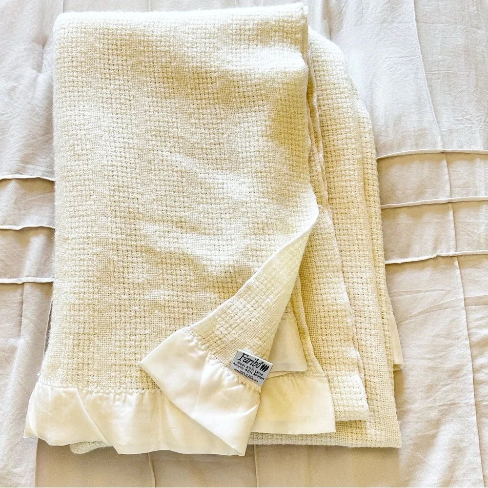Vintage Faribo Wool & Acrylic Blanket Ivory Satin Trim Twin